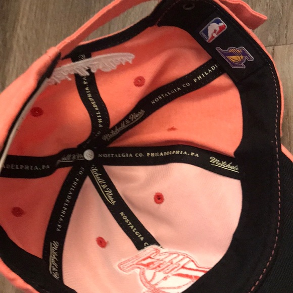 Mitchell & Ness Lakers hat - Picture 3 of 3